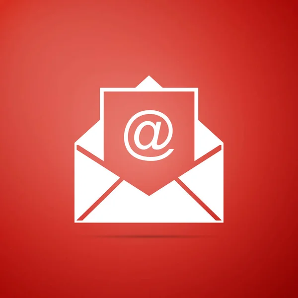 Ícone de correio e e-mail isolado no fundo vermelho. Envelope símbolo e-mail. E-mail sinal de mensagem. Design plano. Ilustração vetorial —  Vetores de Stock