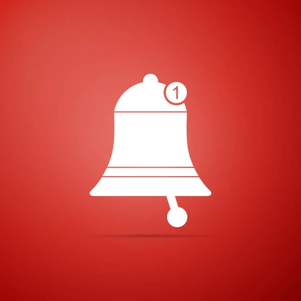 Icono de campana aislado sobre fondo rojo. Nuevo icono de notificación. Nuevo icono de mensaje. Diseño plano. Ilustración vectorial — Vector de stock