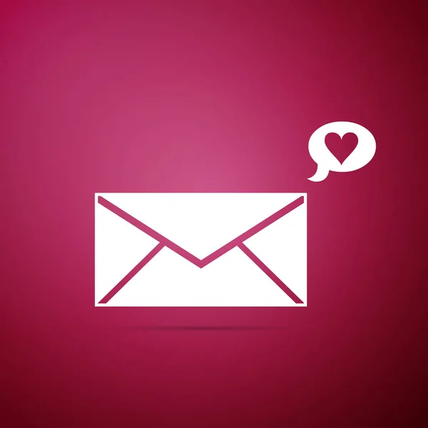 信封与情人节心脏图标孤立的紫色背景。短信爱。情书爱和浪漫。平面设计。矢量插图 — 图库矢量图片