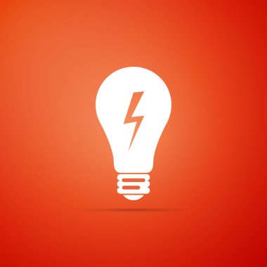 Işık lamba işareti. Yıldırım sembol simge turuncu zemin üzerine izole ampul. Fikir sembolü. Düz tasarım. Vektör çizim