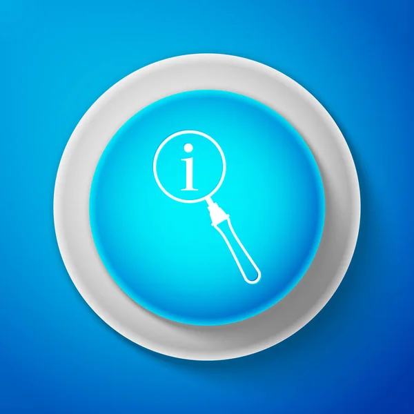 Weiße Lupe und Informationssymbol isoliert auf blauem Hintergrund. Suche mit Hinweisschild. Kreis blauer Knopf mit weißer Linie. Vektorillustration — Stockvektor