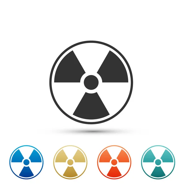 Radyoaktif simgesi beyaz arka plan üzerinde izole. Radyoaktif toksik sembolü. Radyasyon tehlike işareti. Renkli simgeler kümesi öğeleri. Düz tasarım. Vektör çizim — Stok Vektör