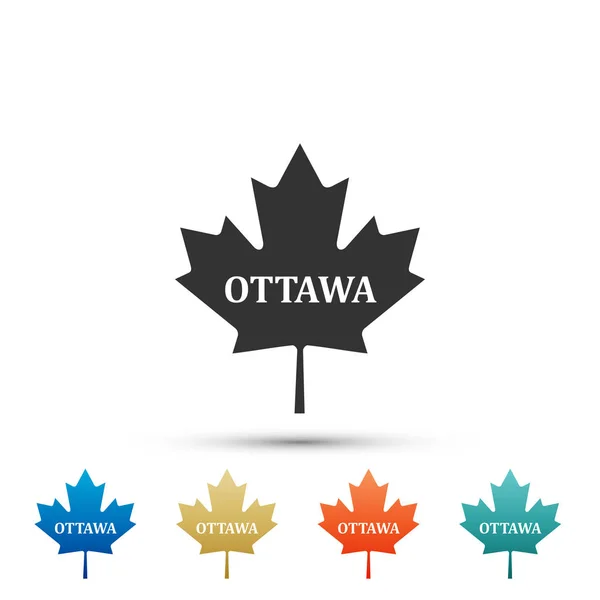 Hoja de arce canadiense con el nombre de la ciudad icono de Ottawa aislado sobre fondo blanco. Establecer elementos en iconos de colores. Diseño plano. Ilustración vectorial — Vector de stock