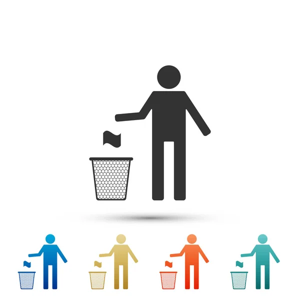 Mann wirft Müll in Mülleimer Ikone isoliert auf weißem Hintergrund. Recycling-Symbol. Mülleimer unterschreiben. Elemente in farbigen Symbolen setzen. flache Bauweise. Vektorillustration — Stockvektor