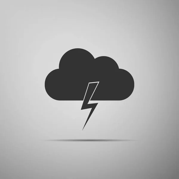 Піктограма шторму ізольована на сірому фоні. Хмарний і блискавичний знак. Погода значок шторму. Плоский дизайн. Векторна ілюстрація — стоковий вектор