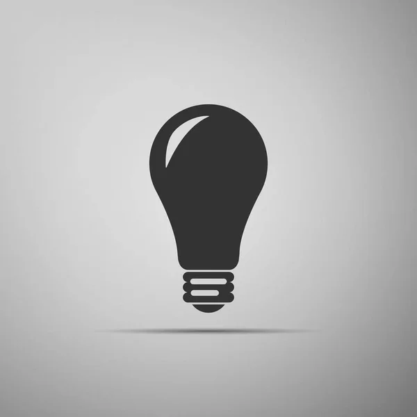 Gloeilamp pictogram geïsoleerd op een grijze achtergrond. Energie en idee symbool. Elektrische lamp. Platte ontwerp. Vectorillustratie — Stockvector