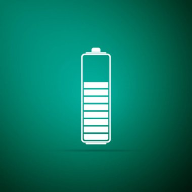 Pil şarj düzeyi göstergesi simgesi üzerinde yeşil arka plan izole. Düz tasarım. Vektör çizim