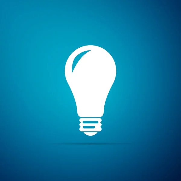 Gloeilamp pictogram geïsoleerd op blauwe achtergrond. Energie en idee symbool. Elektrische lamp. Platte ontwerp. Vectorillustratie — Stockvector