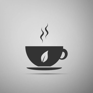 Bir fincan çay ve yaprak simgesi gri arka plan üzerinde izole. Düz tasarım. Vektör çizim