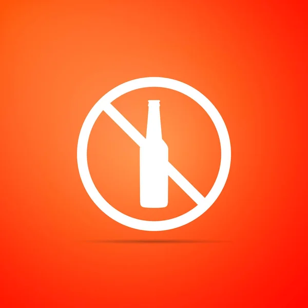 Nenhum ícone de álcool isolado no fundo laranja. Proibir bebidas alcoólicas. Símbolo proibido com copo de garrafa de cerveja. Design plano. Ilustração vetorial — Vetor de Stock