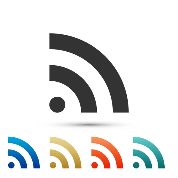 Иконка RSS выделена на белом фоне. Радиосигнал. Символ канала RSS. Цветные иконки. Векторная миграция — стоковый вектор