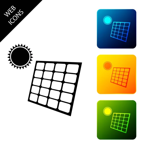 Solarmodul und Sonnensymbol isoliert auf weißem Hintergrund. setzen Symbole bunte quadratische Tasten. Vektorillustration — Stockvektor