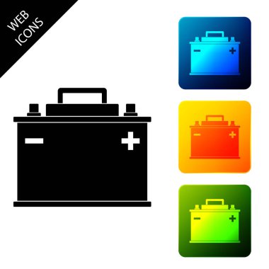 Araba akü simgesi izole. Akümülatör pil enerji gücü ve elektrik akümülatör pil. Simgeleri renkli kare düğmeleri ayarlayın. Vektör İllüstrasyonu