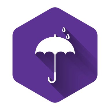 Beyaz klasik açık şemsiye simgesi uzun gölgeli izole edilmiş. Yağmur koruma sembolü. Mor altıgen düğmesi. Vektör İllüstrasyonu