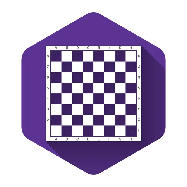 Icône d'échiquier blanc isolée avec une ombre longue. Ancien jeu de société intellectuelle. Bouton hexagonal violet. Illustration vectorielle — Image vectorielle