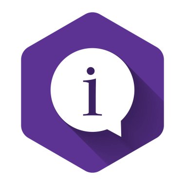 Beyaz Bilgi simgesi uzun gölgeyle izole edildi. Mor altıgen düğmesi. Vektör İllüstrasyonu