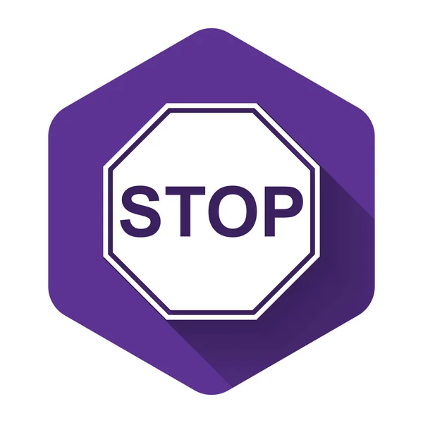 Weißes Stoppschild-Symbol isoliert mit langem Schatten. Verkehrswarnzeichen. lila Sechskant-Taste. Vektorillustration — Stockvektor