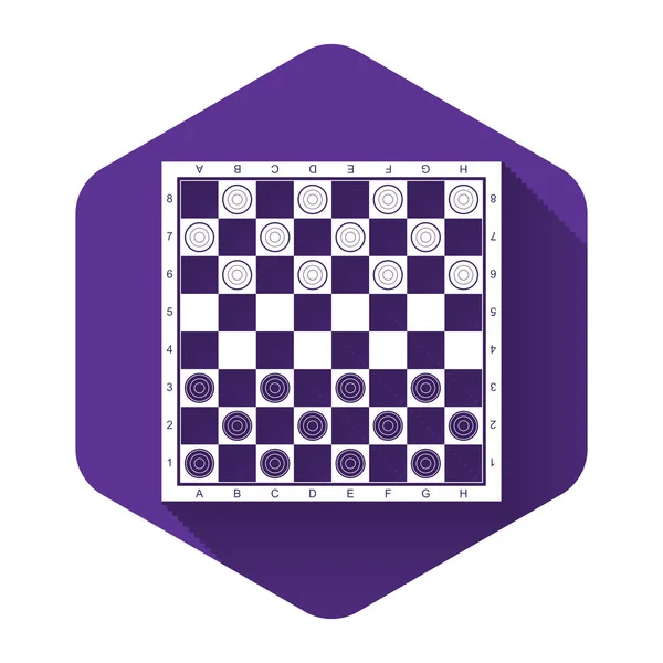 Gioco da tavolo bianco di dama icona isolata con lunga ombra. Antico gioco da tavolo intellettuale. Scacchiera. Patatine bianche e nere. Bottone esagonale viola. Illustrazione vettoriale — Vettoriale Stock