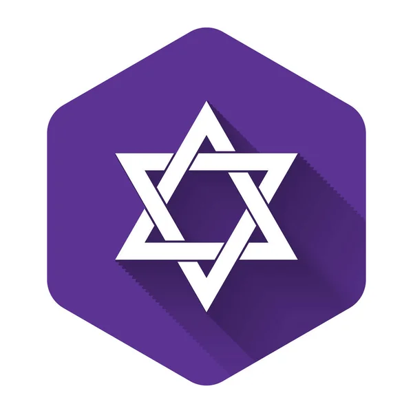 Ícone White Star of David isolado com sombra longa. Símbolo religioso judeu. Botão hexágono roxo. Ilustração vetorial — Vetor de Stock