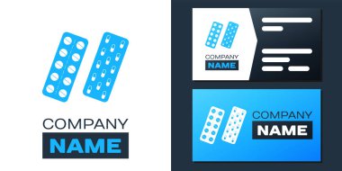 Beyaz arka planda izole edilmiş su toplayan paket ikonunda logotype hapları ya da kapsüller. Tabletler paketlendi. İlaçlar, aksesuar eczaneler ve ilk yardım kitleri. Logo tasarım şablonu elemanı. Vektör