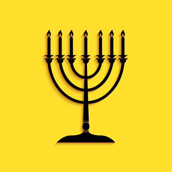 黄色の背景に隔離された黒のハヌカ メノラのアイコン 宗教アイコン ハヌカの伝統的なシンボル 休日の宗教 光のユダヤ人祭り 長い影のスタイル ベクトル — ストックベクタ