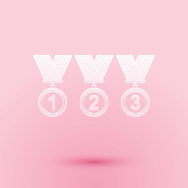 Kağıt kesiği Madalya simgesi pembe arka planda izole edildi. Kazanan simbol. Kağıt sanatı tarzı. Vektör.