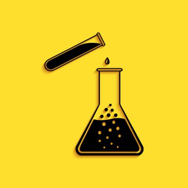 Siyah test tüpü ve matara. Sarı arka planda kimyasal test ikonu var. Laboratuvar cam levhası. Uzun gölge tarzı. Vektör.