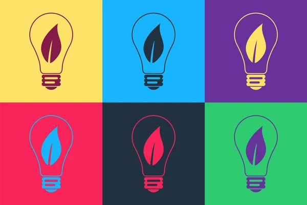 Pop Art Glühbirne Mit Blattsymbol Isoliert Auf Farbigem Hintergrund Ökoenergiekonzept — Stockvektor