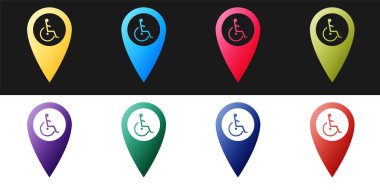 Siyah ve beyaz arkaplanda izole edilmiş harita işaretleyici simgesinde pasifleştirilmiş engelli simgesini ayarla. Geçersiz sembol. Tekerlekli sandalye engelli işareti. Vektör.