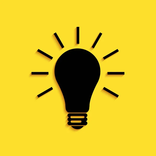 Schwarze Glühbirne Mit Strahlen Leuchten Symbol Isoliert Auf Gelbem Hintergrund — Stockvektor