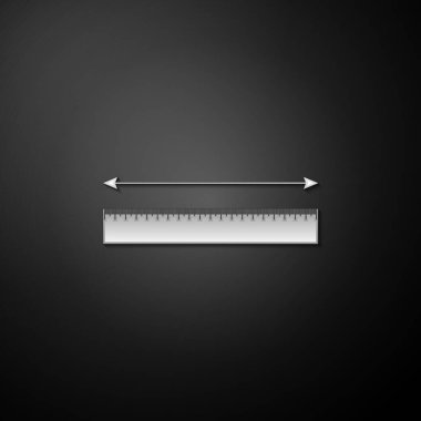 Gümüş, boy ve uzunluk simgesi siyah arkaplanda izole edilmiş. Cetvel, düzlük, ölçek sembolü. Uzun gölge tarzı. Vektör.