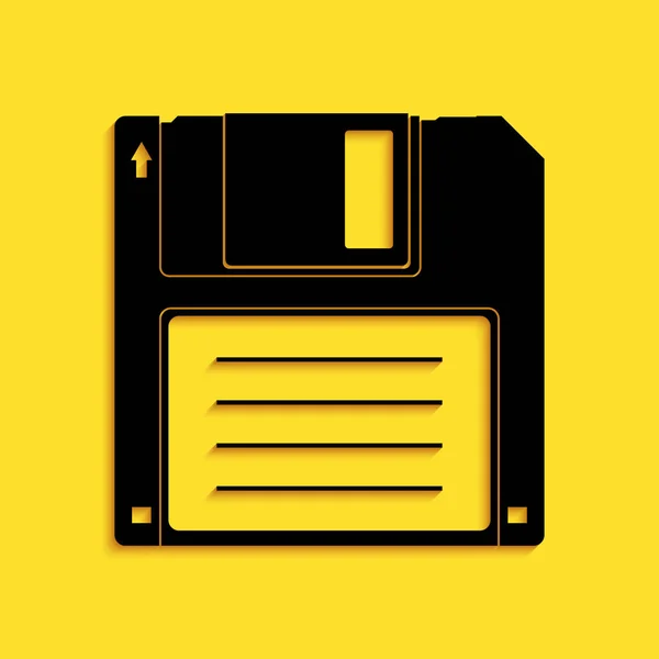 黄色の背景に隔離されたコンピュータデータストレージアイコンのためのブラックフロッピーディスク ディケットサイン 長い影のスタイル ベクトル — ストックベクタ
