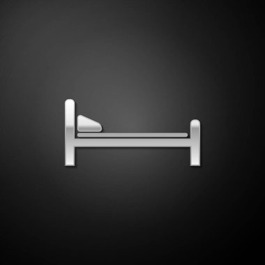 Silver Hospital Yatağı simgesi siyah arka planda izole edildi. Uzun gölge tarzı. Vektör.