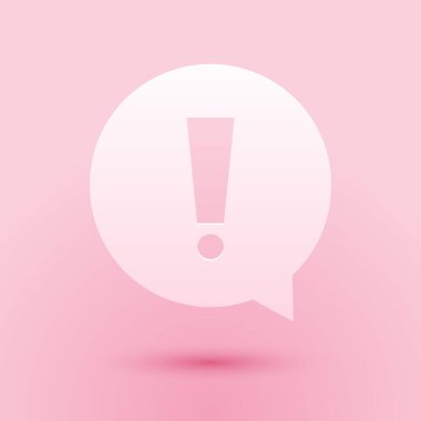 Kağıt kesiği ünlem işareti pembe arka planda izole edilmiş daire simgesi. Tehlike uyarısı sembolü. Kağıt sanatı tarzı. Vektör.