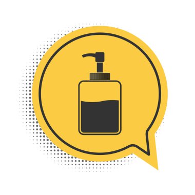 Siyah El dezenfektanı beyaz arka planda izole edilmiş. Dezenfeksiyon konsepti. Yıkama jeli. Hijyen için alkol şişesi. Sarı konuşma balonu sembolü. Vektör.