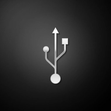 Siyah arkaplanda izole edilmiş gümüş USB simgesi. USB flash disk sembolü. Uzun gölge tarzı. Vektör.