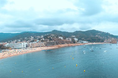 Costa Brava İspanya tatil. Tossa de Mar şehir manzaraları.
