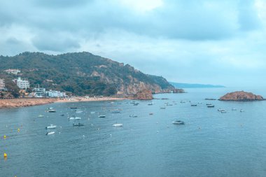 Costa Brava İspanya tatil. Tossa de Mar şehir manzaraları.
