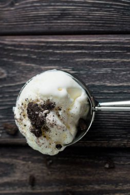 Dondurma kaşık rustik ahşap masa.