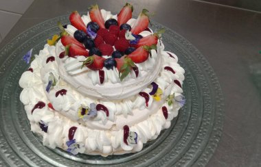 Meyveli lezzetli pasta.