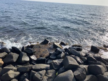 Deniz kıyısının güzel manzarası