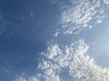 Gökyüzündeki beyaz bulut