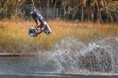 Phuket, Tayland, Cable Way Parkı, 17 Mart 2019, Young Wakeboar