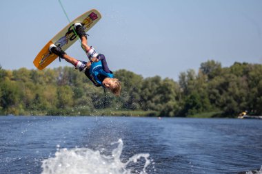 Kiev Ukrayna 2019-08-24 Ukrayna Wakeboard Şampiyonası teknesi