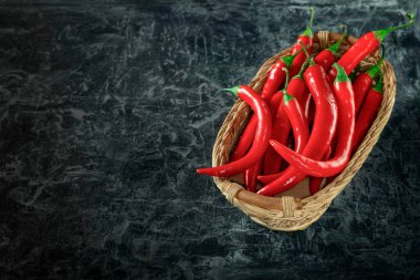 Kırmızı acı biber. Taze sebzeler. Yukarıdan bak. Metnin için boş yer.