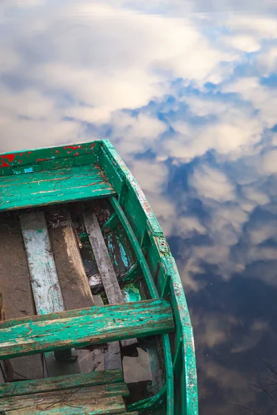 Green Old Wooden Boat Clouds Reflection Clouds Water Vertical Shot — Stock Photo, Image