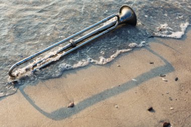 kumsal, yaz lirik kavramı, closeup su Nefesli/Üflemeli Saz yatıyor