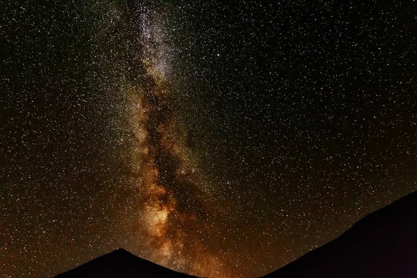 우크라이나 카르파티아 산맥의 사진밝은 은하수 — 스톡 사진