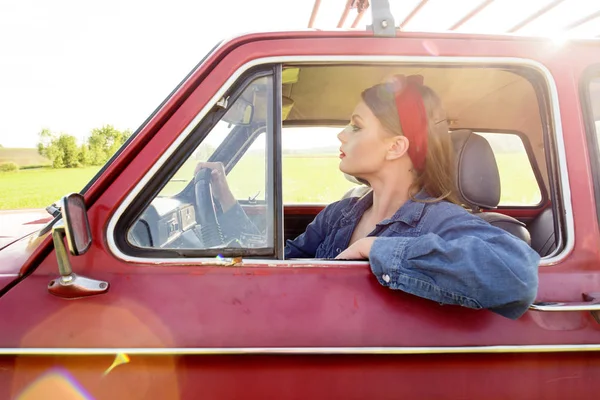 Girl Dressed Denim Clothes Driving Red Old Car — Stock Photo, Image