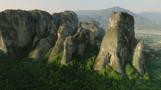 Aerial shot flying over beautiful valley at sunset rock Meteora in Greece — Stock Video